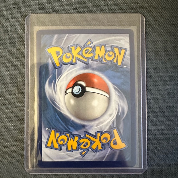 Pikachu V - Picture 2 of 2